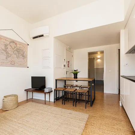 Stylish With Views In Apartment *